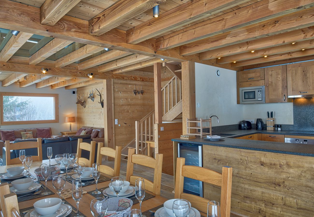 Salle à manger sans cloison et spacieuse