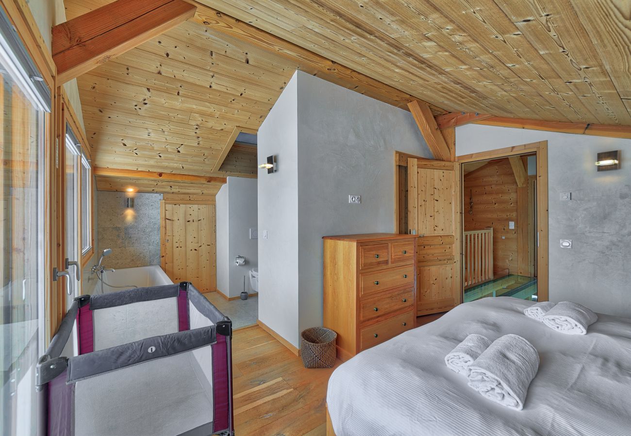 Grande chambre double spacieuse et confortable