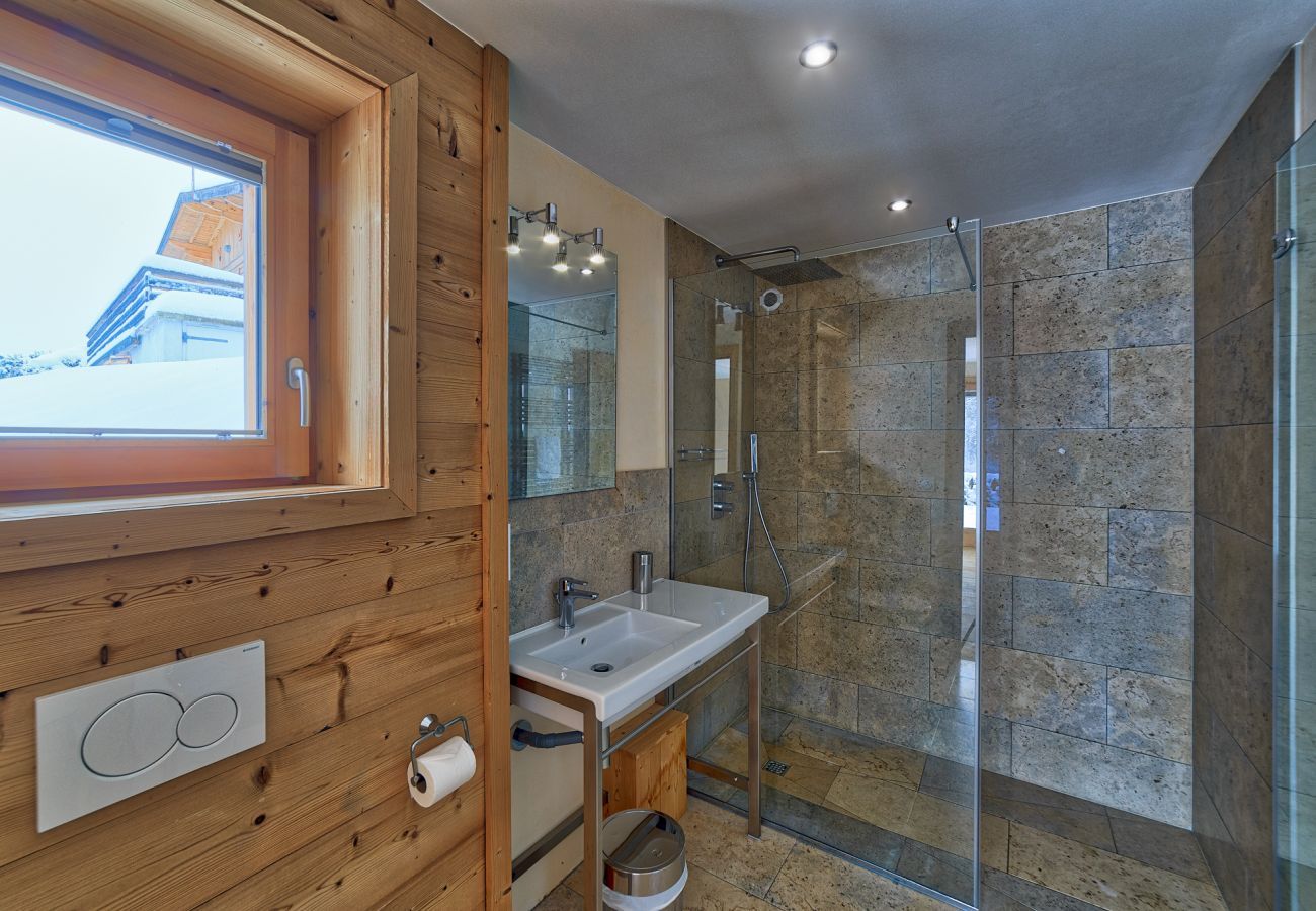 Belle salle de bain moderne