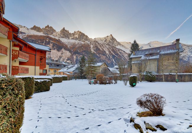 Apartment in Chamonix-Mont-Blanc - Petit Jardin: Residence Via des Traz B