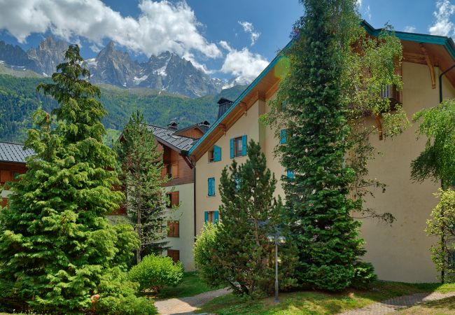 Apartment in Chamonix-Mont-Blanc - Petit Jardin: Residence Via des Traz B