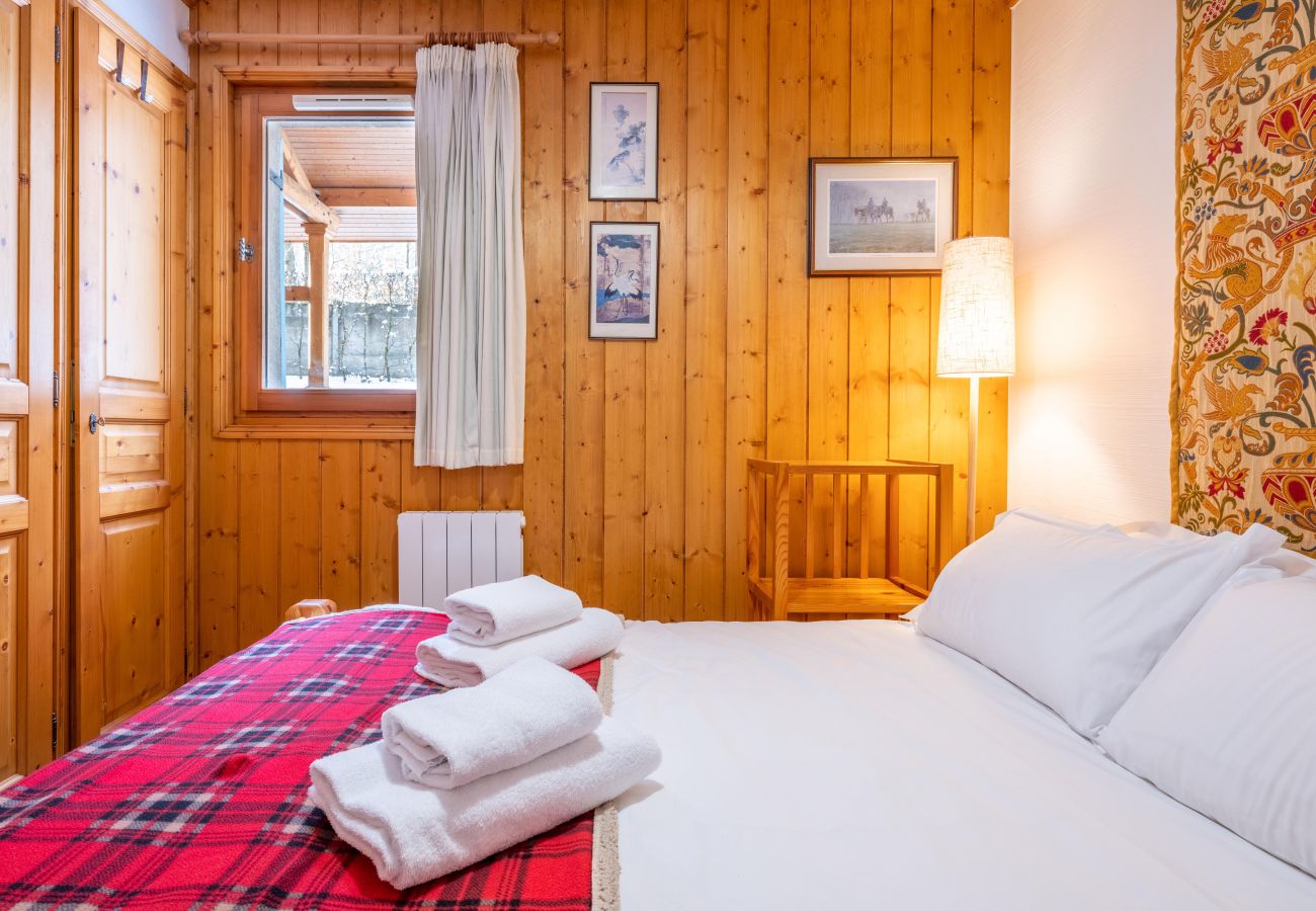 Apartment in Chamonix-Mont-Blanc - Petit Jardin: Residence Via des Traz B