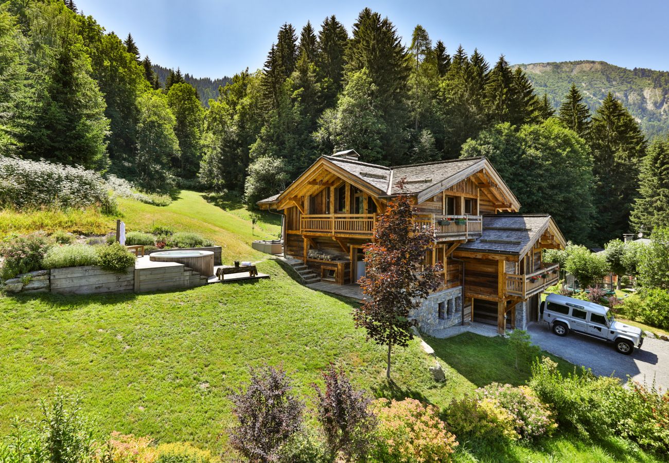 Chalet in Les Houches - Chalet Arte - Luxury ski chalet, jacuzzi &  sauna
