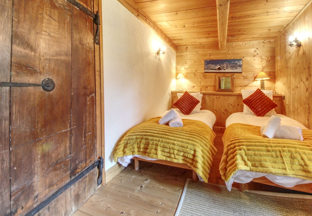 Chalet in Les Houches - Chalet Pêle-Mêle