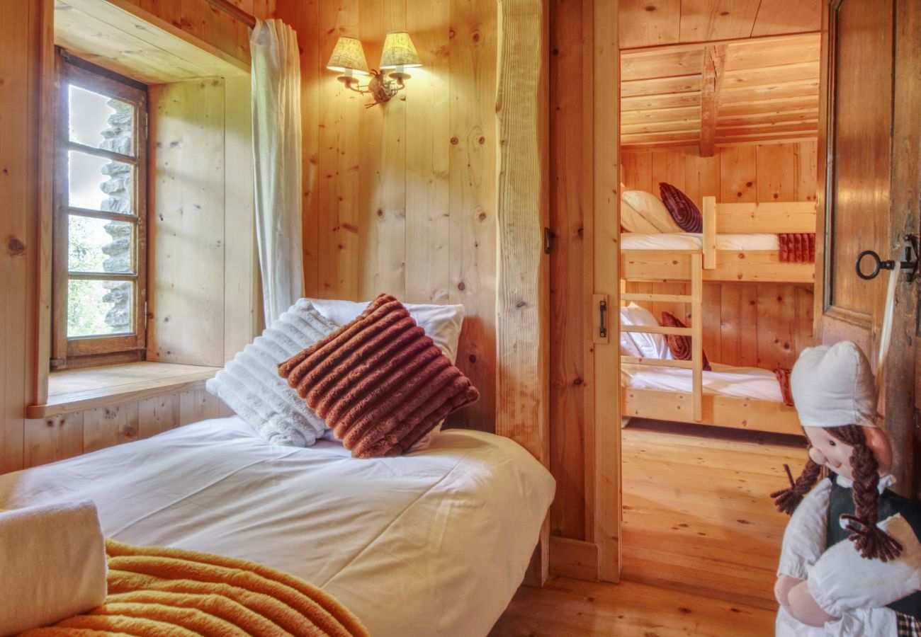 Chalet in Les Houches - Chalet Pêle-Mêle