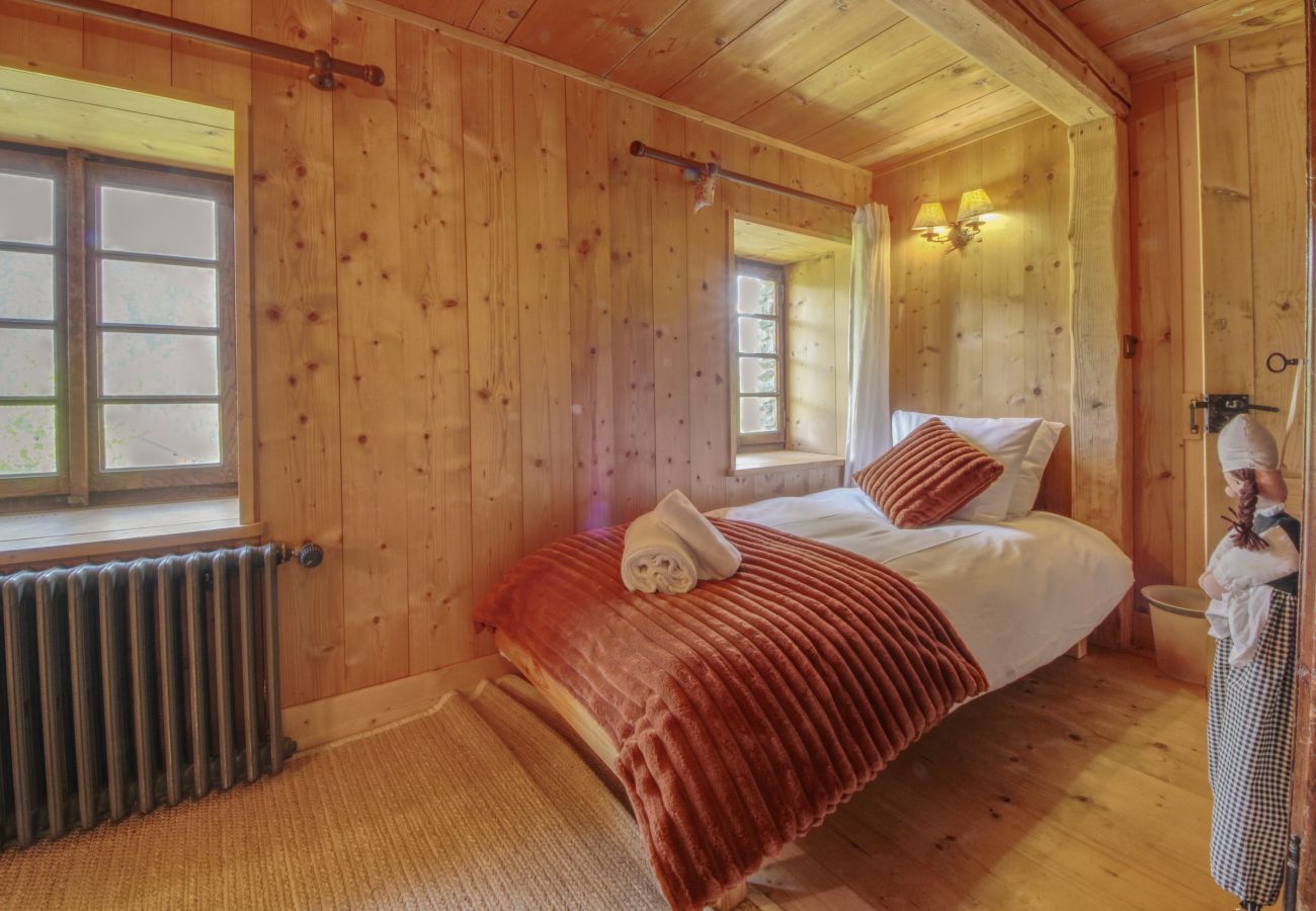 Chalet in Les Houches - Chalet Pêle-Mêle
