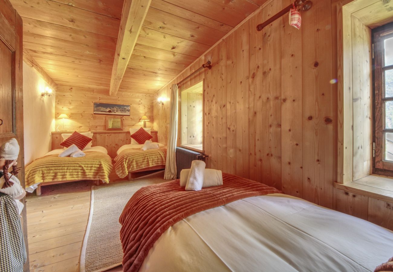 Chalet in Les Houches - Chalet Pêle-Mêle