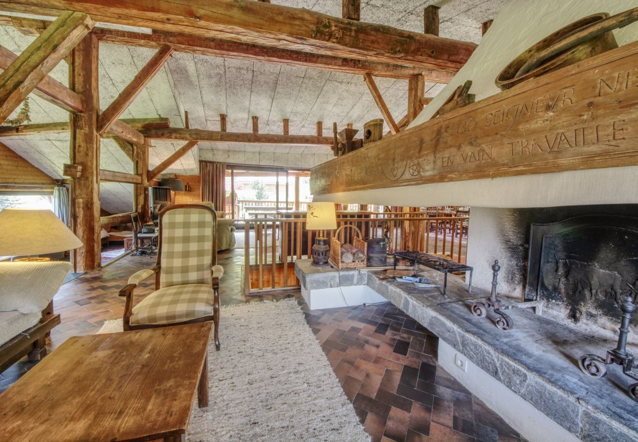 Chalet in Les Houches - Chalet Pêle-Mêle
