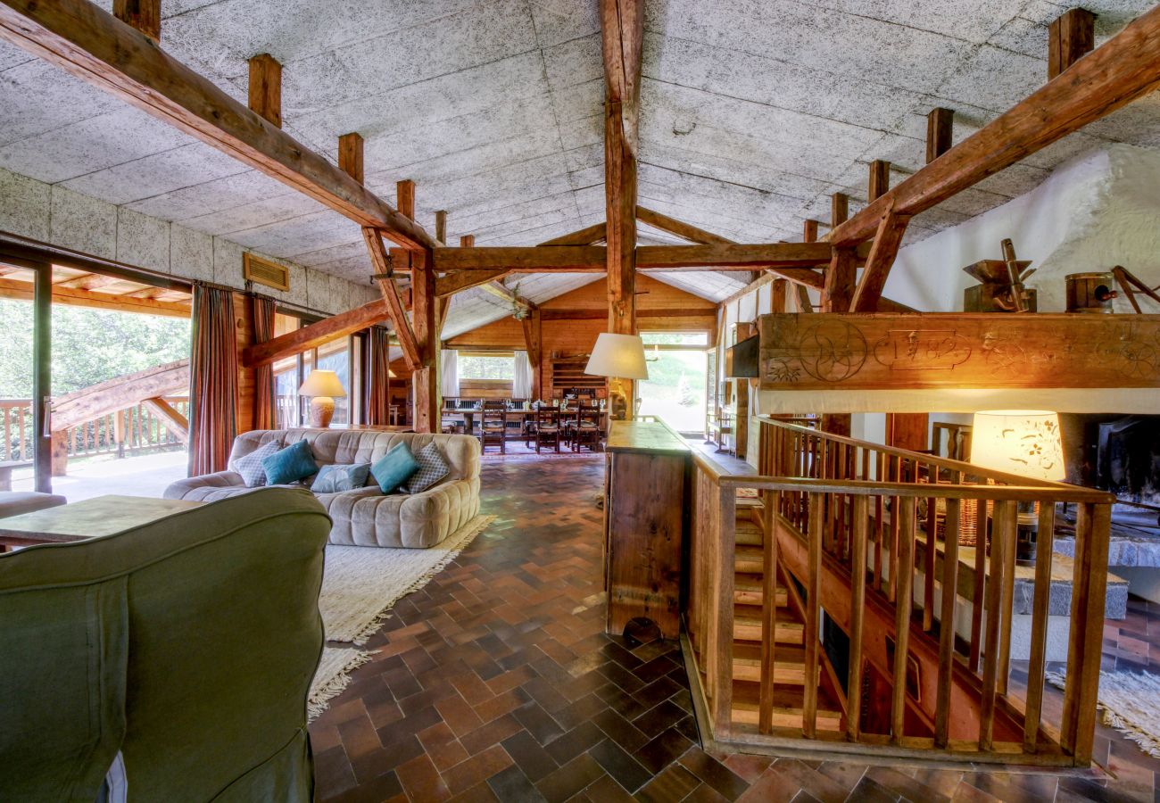 Chalet in Les Houches - Chalet Pêle-Mêle