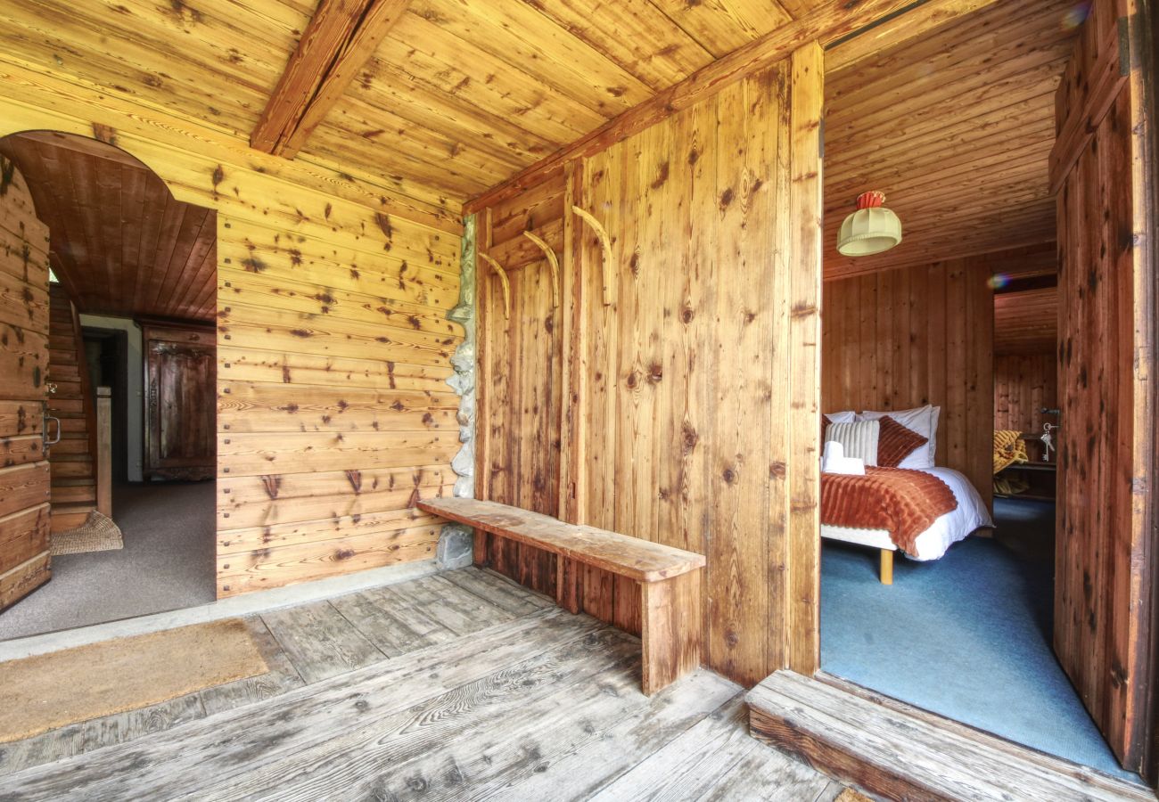 Chalet in Les Houches - Chalet Pêle-Mêle
