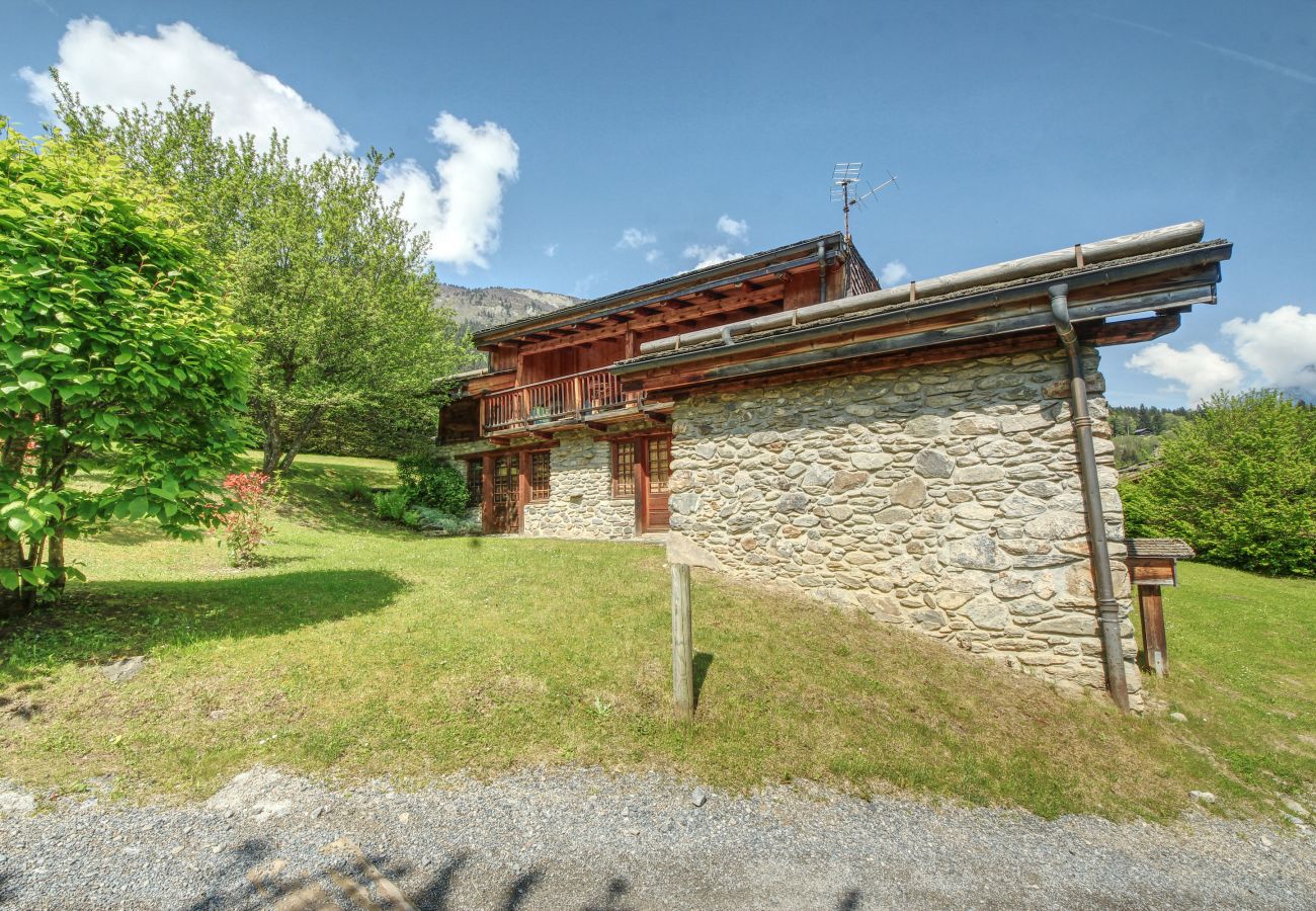 Chalet in Les Houches - Chalet Pêle-Mêle