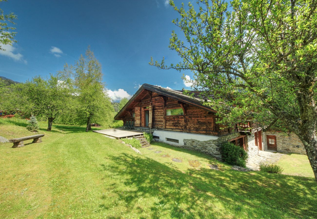 Chalet in Les Houches - Chalet Pêle-Mêle