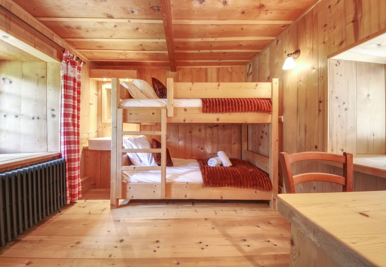 Chalet in Les Houches - Chalet Pêle-Mêle